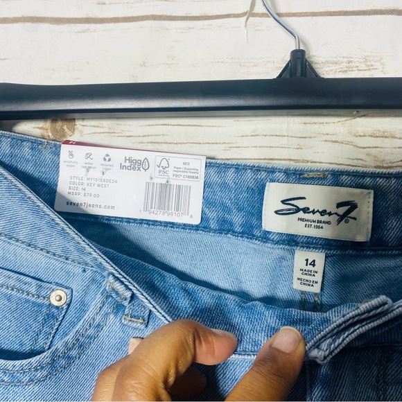 Seven7 Women's Light Blue High Rise Fitted 90's  Straight Leg Jeans Size 14 - Picture 2 of 5